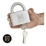 قفل آویز گیرا کد 018 با بدنه مقاوم، امنیت بالا و کیفیت ساخت عالی عرضه شده در فروشگاه یارایراق