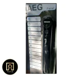 دستگیره دیجیتال و هوشمند AEG مدل K 600 با صفحه لمسی و سنسور اثر انگشت نصب شده روی درب ضد سرقت مدرن
