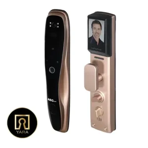 دستگیره دیجیتال و هوشمند AEG مدل DF01 رنگ رزگلد با صفحه لمسی و سنسور اثر انگشت نصب شده روی درب ضد سرقت مدرن